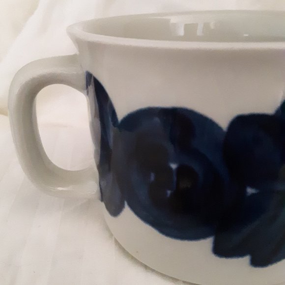 Arabia of Finland Anemone Blue Creamer - Picture 4 of 5